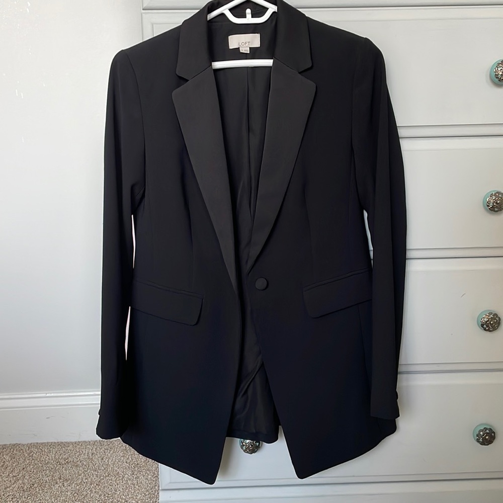 NWOT LOFT Tuxedo Style Blazer - Size 0